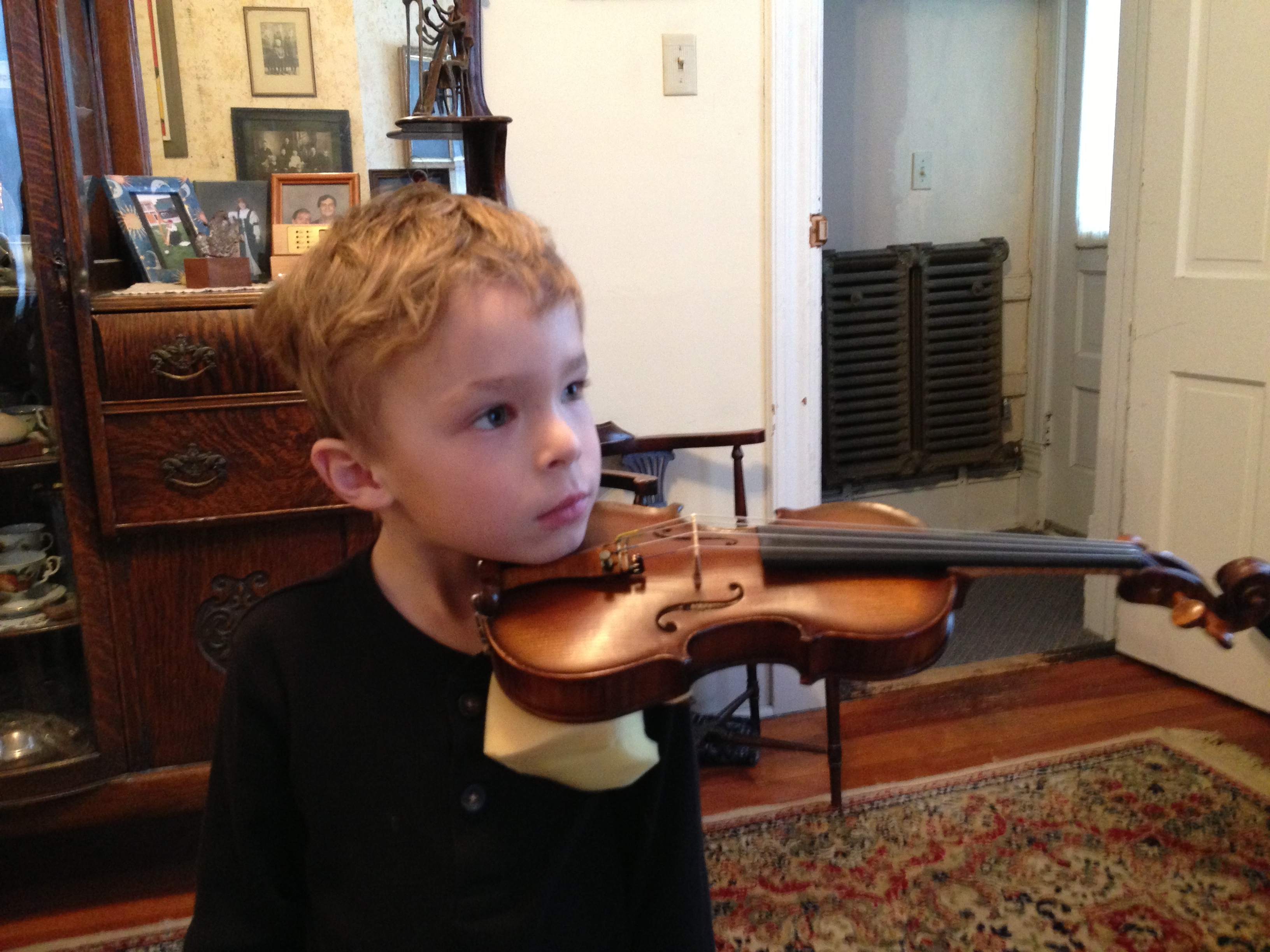 Picture of 5 year old Violinist